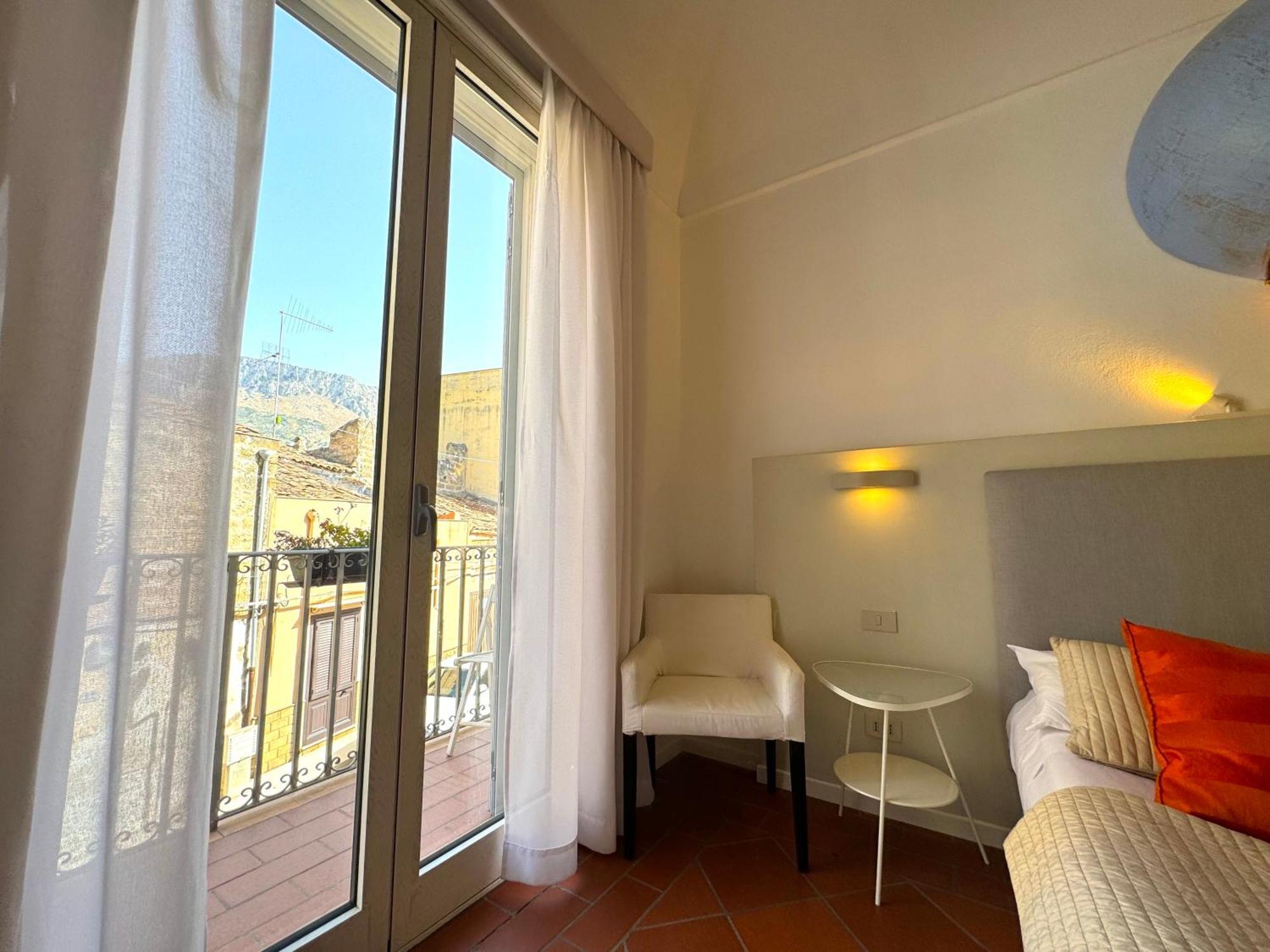 B&B Antichi Colori Cinisi Exterior photo