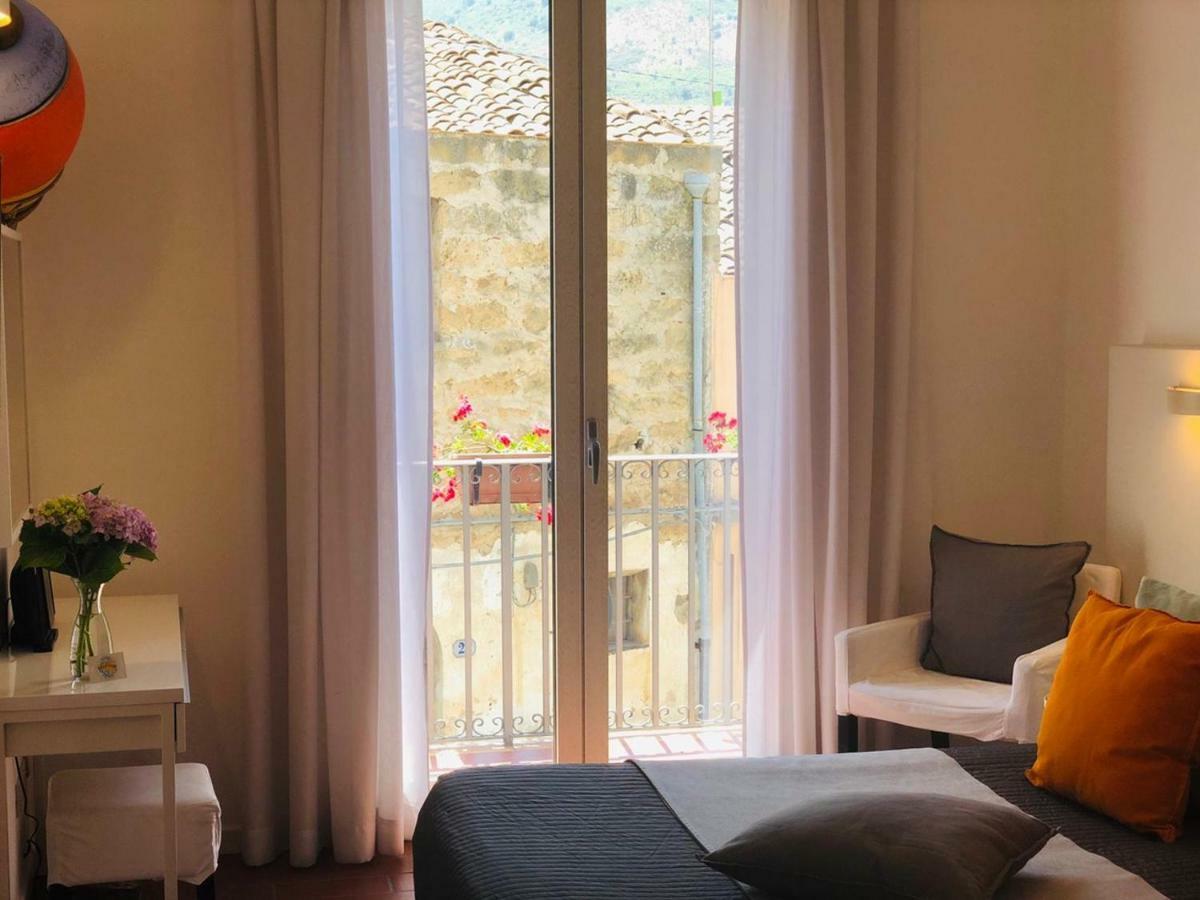 B&B Antichi Colori Cinisi Exterior photo